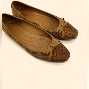 Born “Carri” (Size 7.5) Brown Cork-like Casual Leather Slip-on Bow Ballet Flats